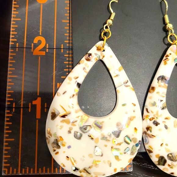 New White Acrylic Crushed Shell Teardrop Earrings - Picture 2 of 3